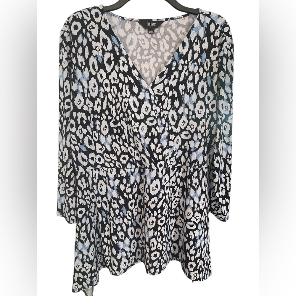 Slim Factor size Large Leopard Print V-Neck BOHO LAGENLOOK Women's Top